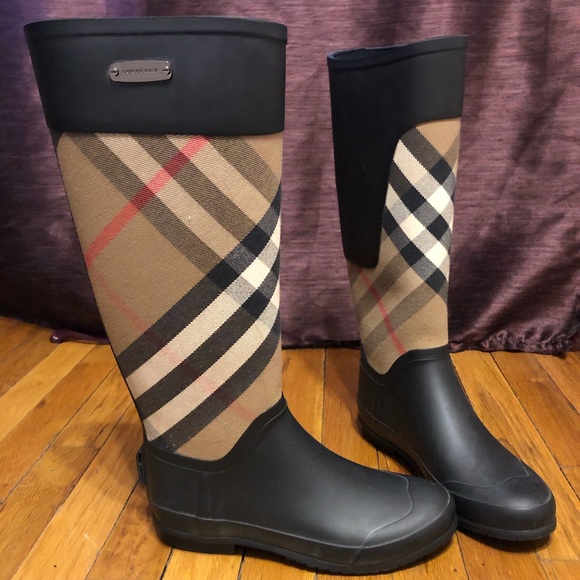 Burberry Rainboots - Picture 3 of 4